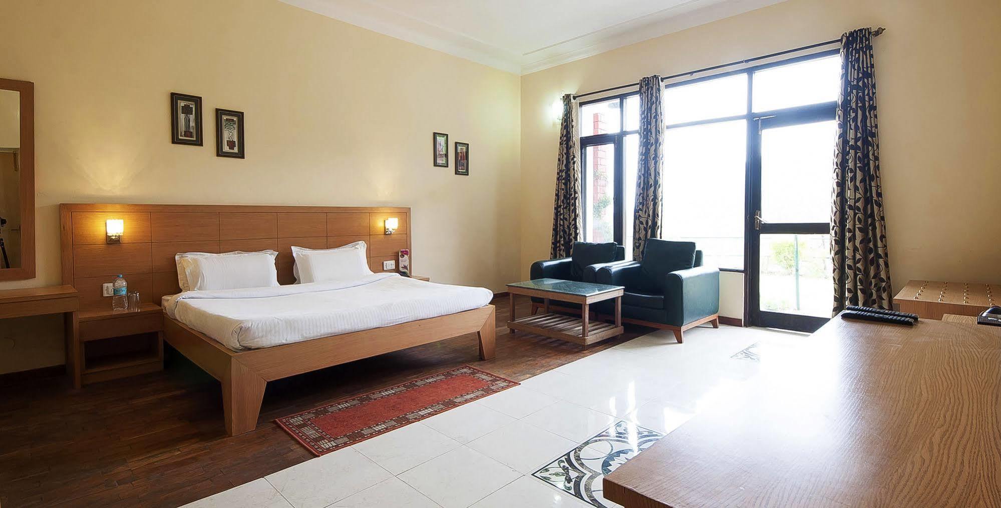 Natureraga Fernhill Resort Chail Dış mekan fotoğraf